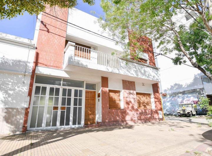 CASA EN VENTA, 4 DORMITORIOS CALLES 22 E/ 51 Y 53 5