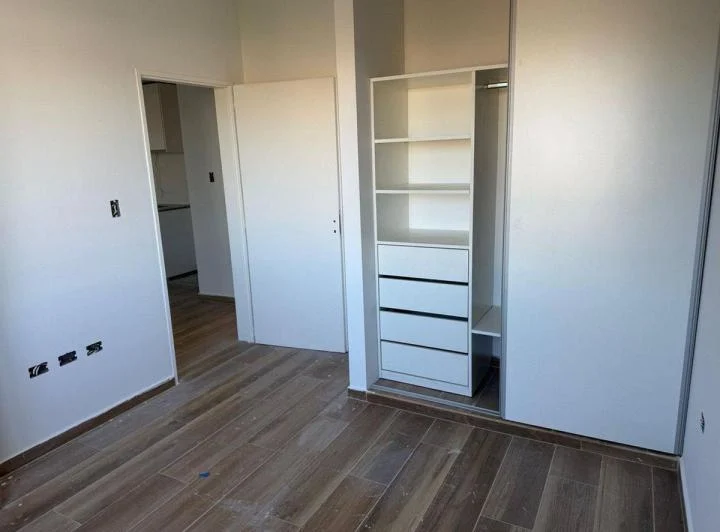 Departamento de 1 dormitorio al frente. 2
