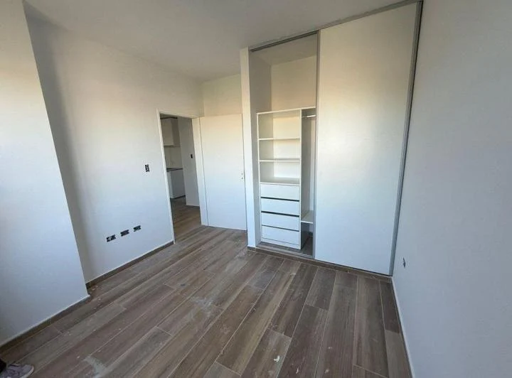 Departamento de 1 dormitorio al frente. 3