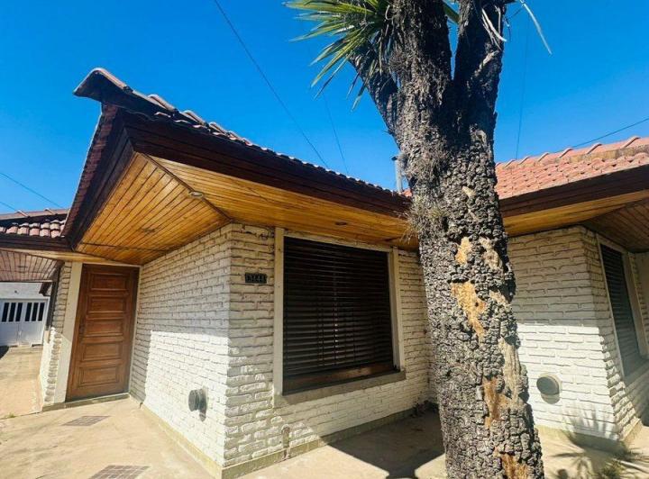 CHALET 3 DORMIS  EN  VENTA   RANCHOS 1