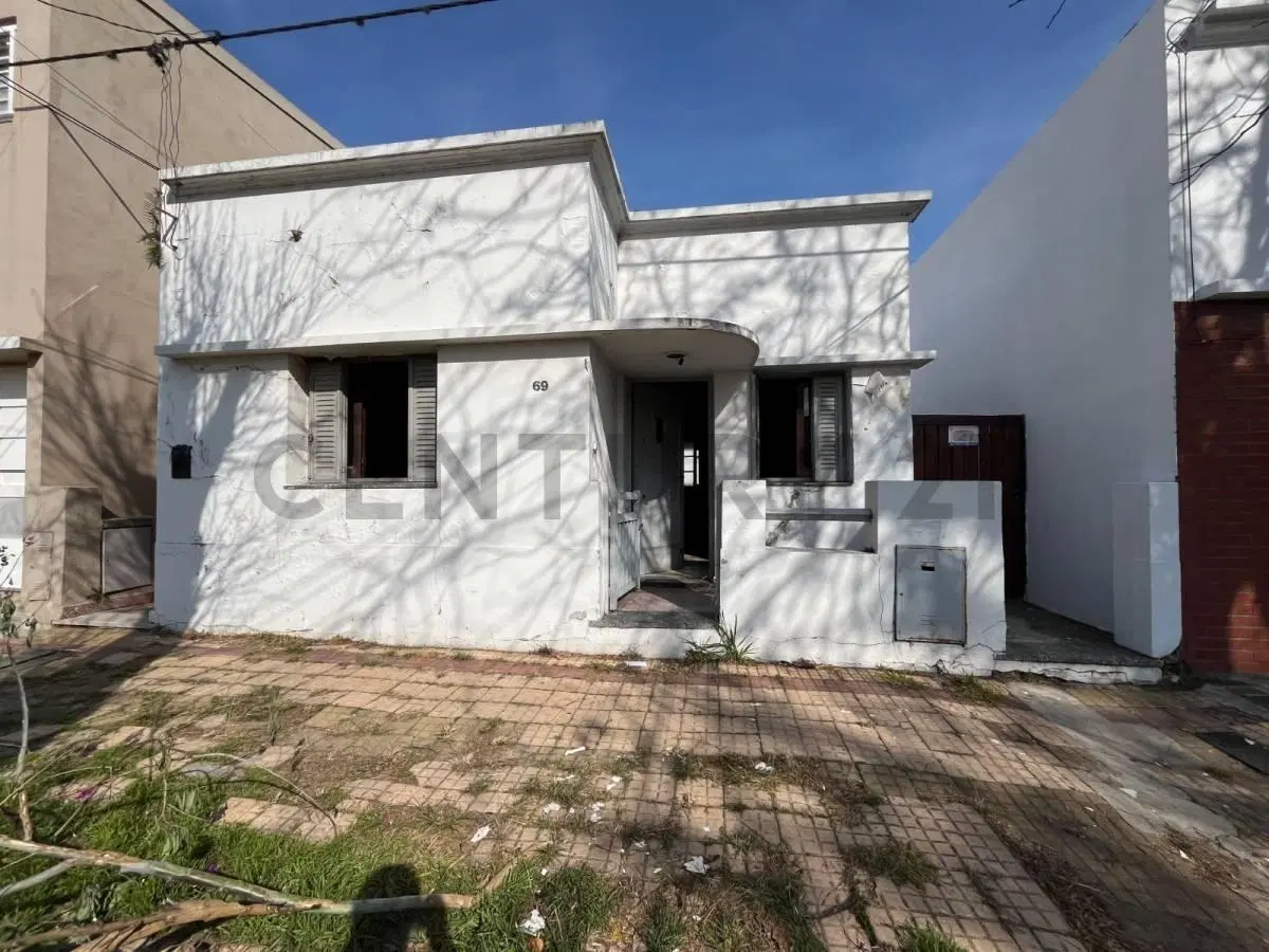 CASA de 2 dormitorios a refaccionar + Duplex de 1 dormitorio 3