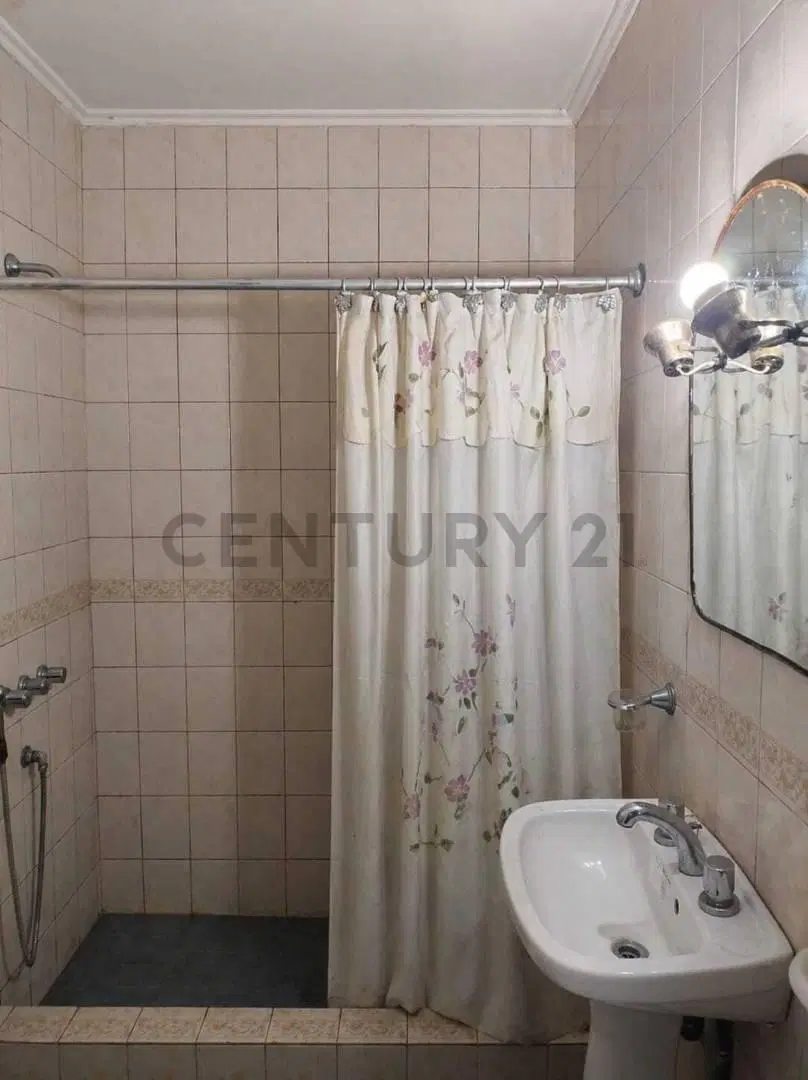 CASA EN VENTA 3 DORMITORIOS BARRIO JARDÍN 5