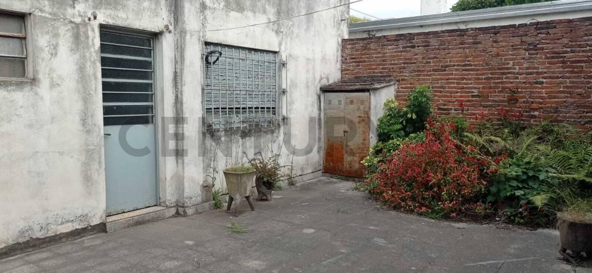 Casa a refaccionar sobre lote de 10 x 40m