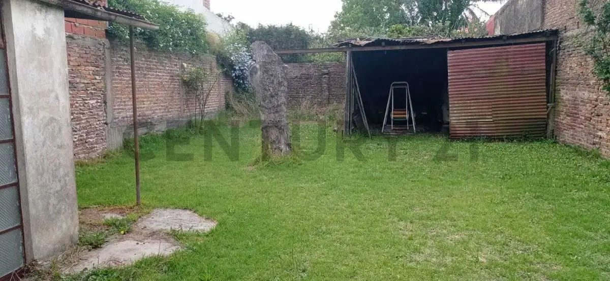 Casa a refaccionar sobre lote de 10 x 40m 3