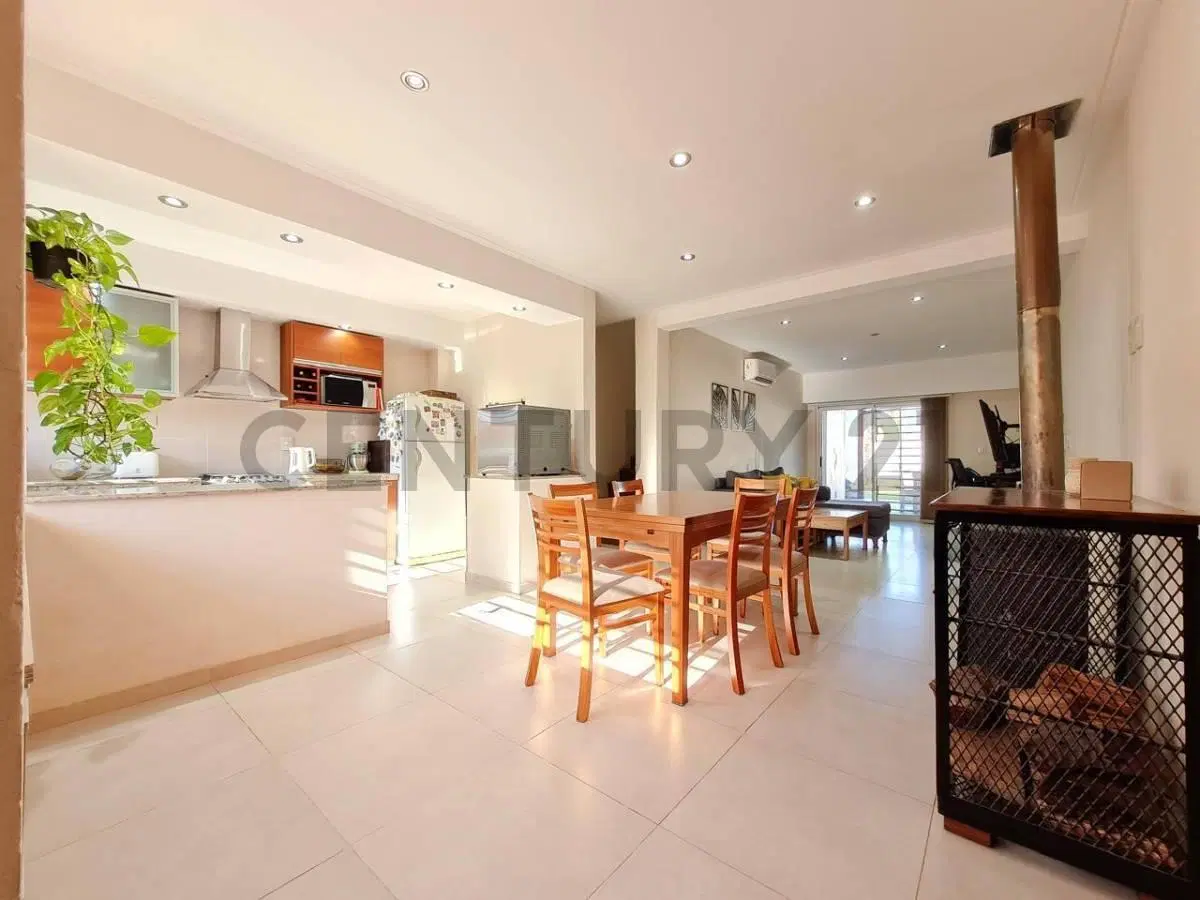 CASA EN VENTA 2 DORMITORIOS EN SICARDI 2