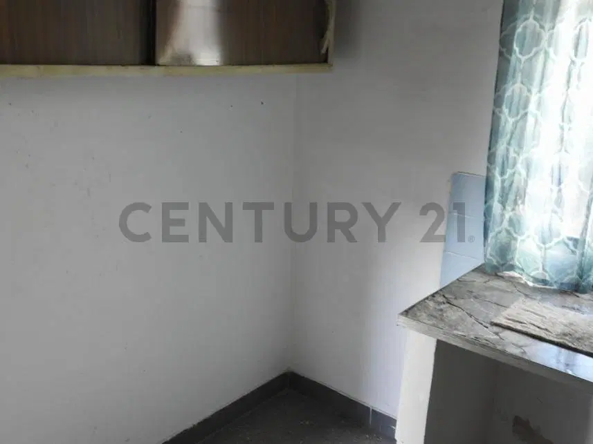 Casa con departamento independiente y local en Venta 4