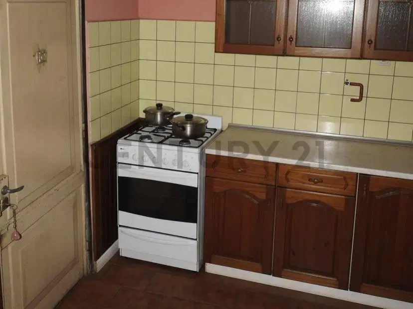 Casa con departamento independiente y local en Venta 2