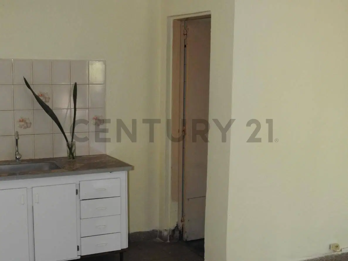 Casa con departamento independiente y local en Venta 5