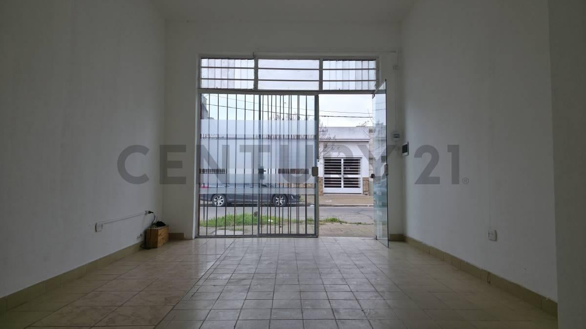 Alquiler de local comercial en LOS HORNOS a metros de Avenida 66