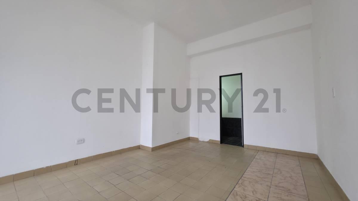 Foto de Alquiler de local comercial en LOS HORNOS a metros de Avenida 66, imagen 4