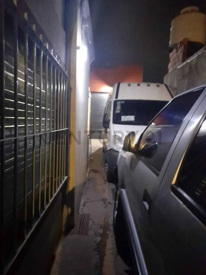 CASA EN VENTA CON GALPON 3