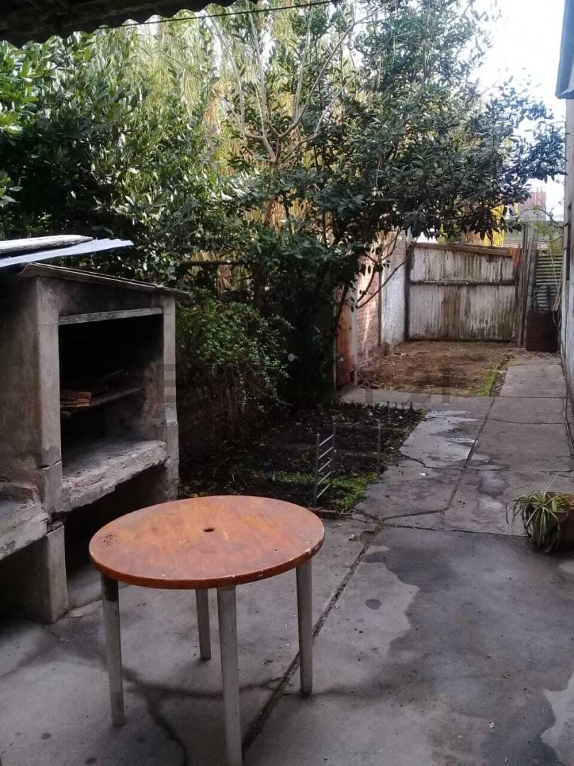 CASA EN VENTA CON GALPON