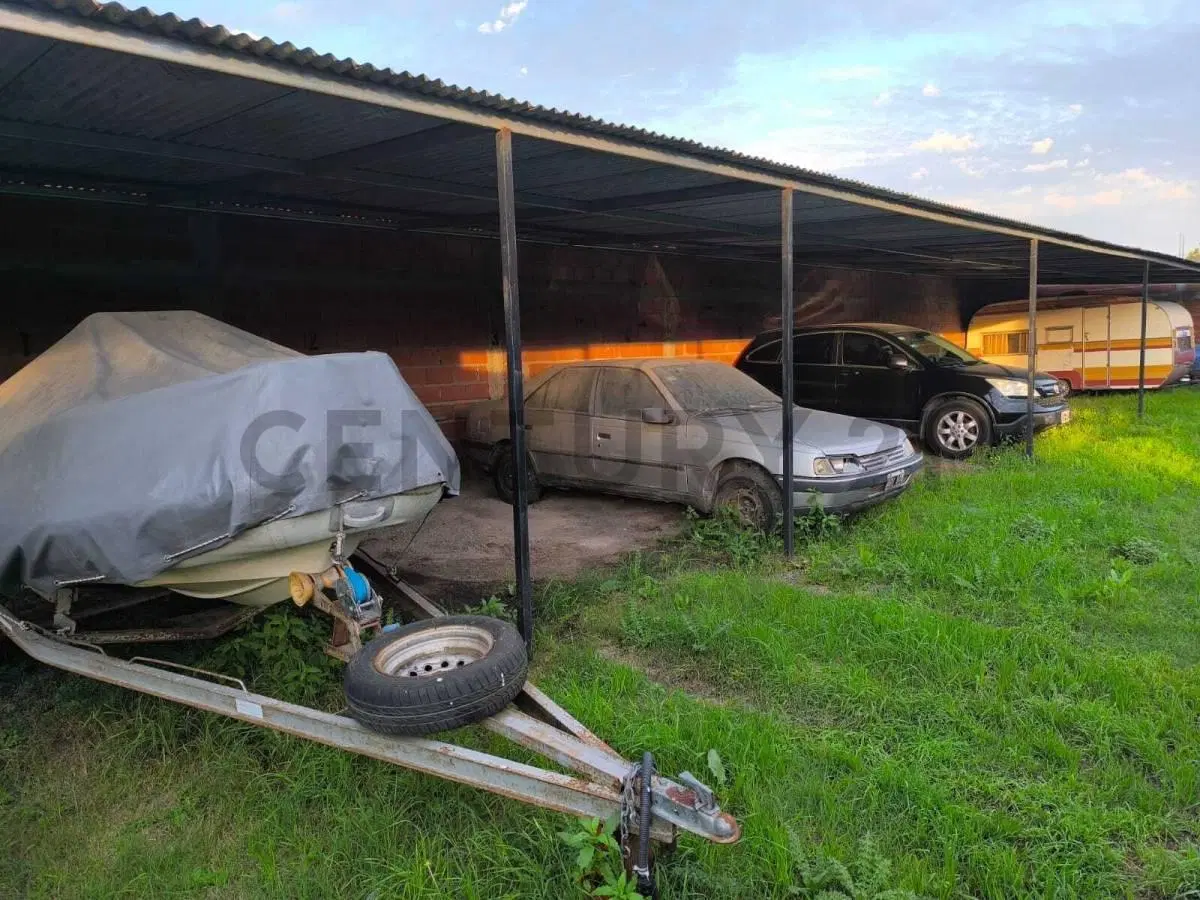 SE VENDE COCHERA PARA INVERSION EN CALLE 83 ENTRE 6 Y 7 LA PLATA 5