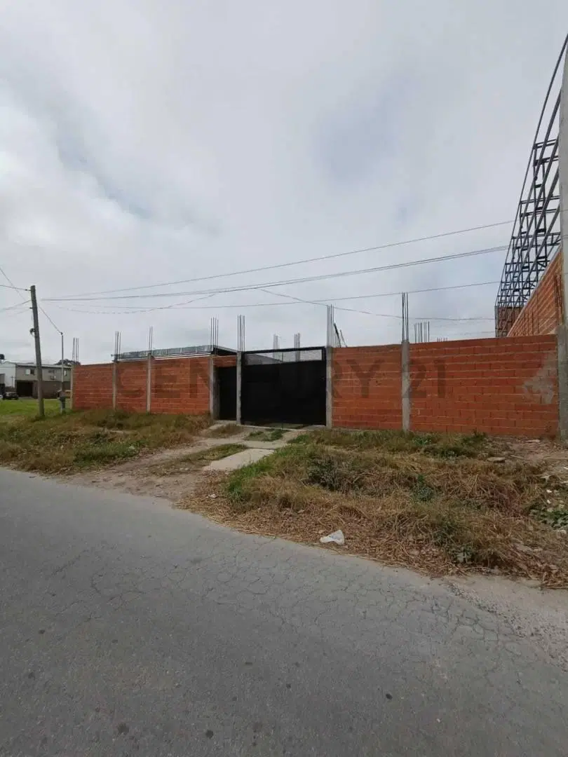 SE VENDE COCHERA PARA INVERSION EN CALLE 83 ENTRE 6 Y 7 LA PLATA 3