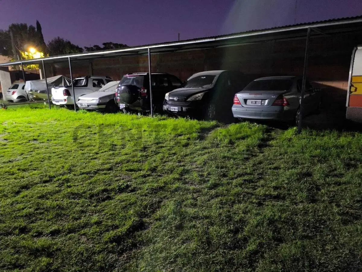 SE VENDE COCHERA PARA INVERSION EN CALLE 83 ENTRE 6 Y 7 LA PLATA 8