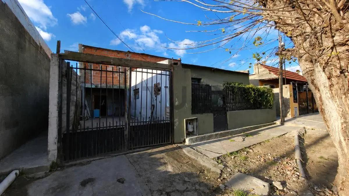 VENTA DE TERRENO CON CONSTRUCCION A DEMOLER/RECICLAR 4