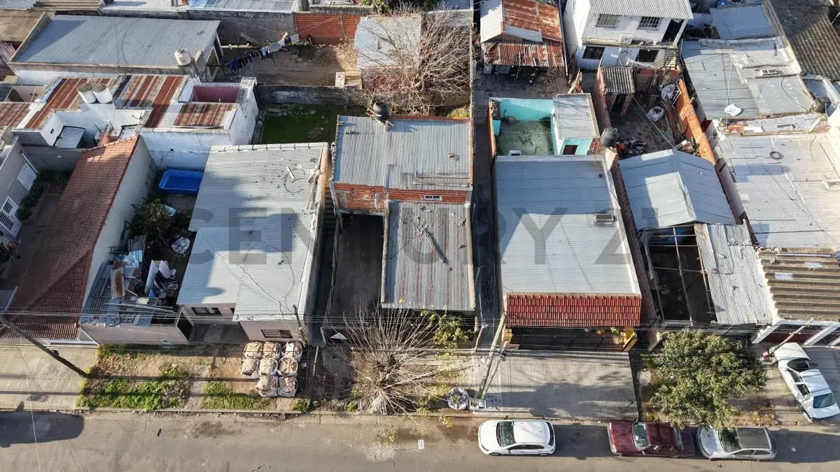 VENTA DE TERRENO CON CONSTRUCCION A DEMOLER/RECICLAR 2