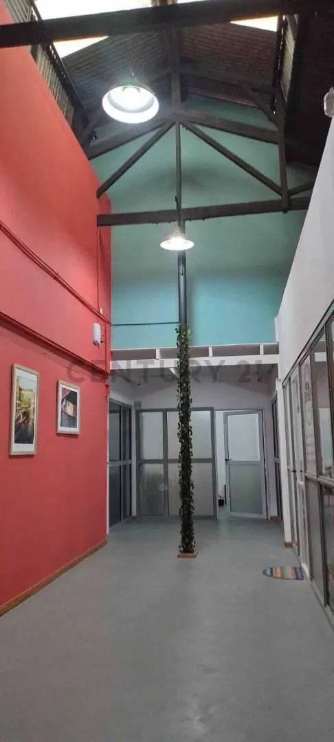 ALQUILER LOCAL sobre Av. 7 frente a Plaza Olazábal | 255 m² | Vidriera | 2