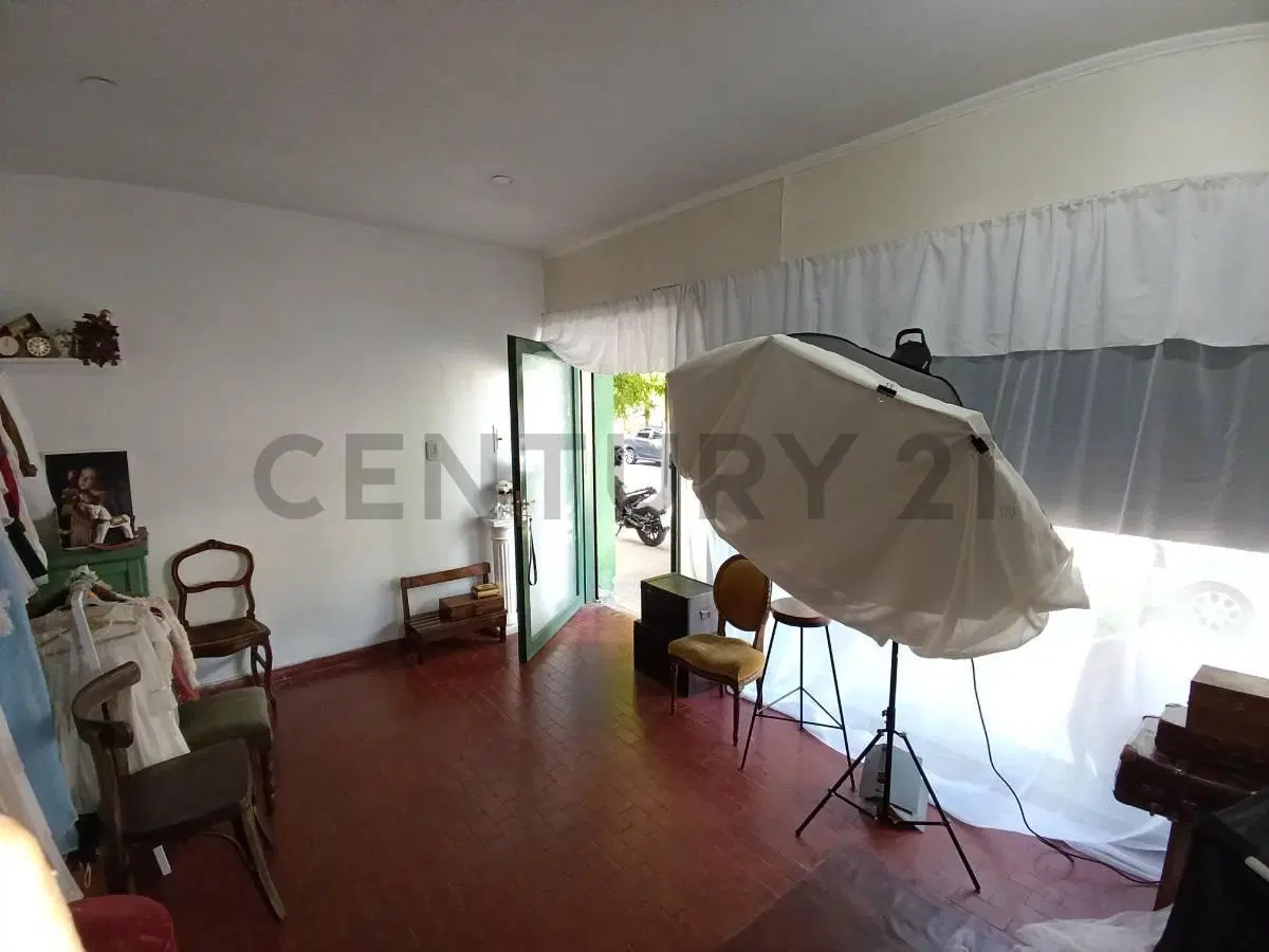 VENTA | Local Comercial en Barrio La Loma | 26 y 36 | 20 m² | Sin expensas | Impecable 8