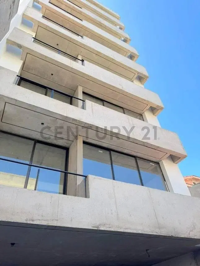 MONOAMBIENTE  EXCLUSIVO DE CATEGORÍA – LA PLATA Calle 57 e/ 18 y 19 – Vistas abiertas, verde y pilet 2