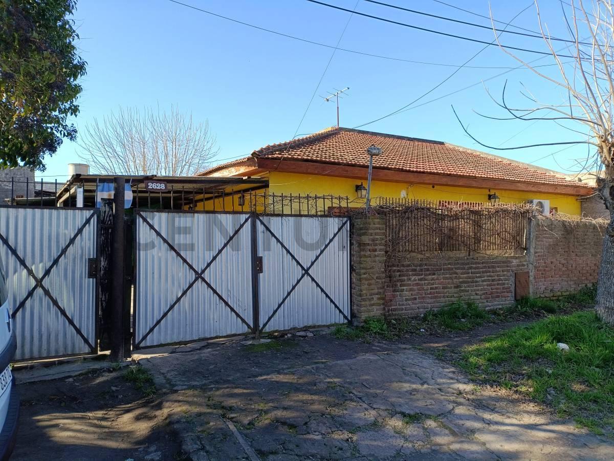 Foto de ¡Oportunidad en Berisso! Casa 2 dorm + local comercial, garage 2 autos, imagen 3