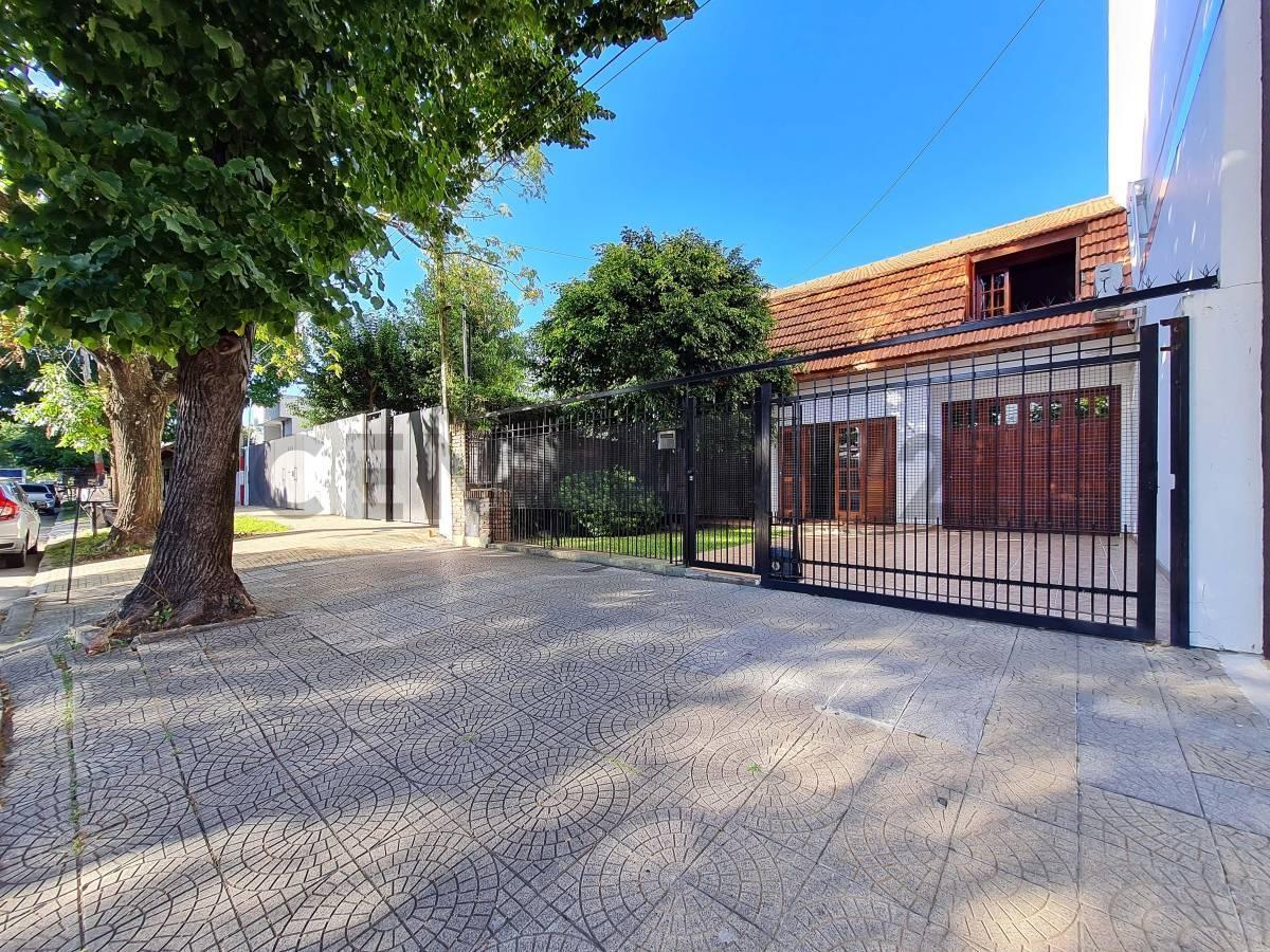 Foto de Casa de 3 dormitorios con parque en La Plata (casco), imagen 1