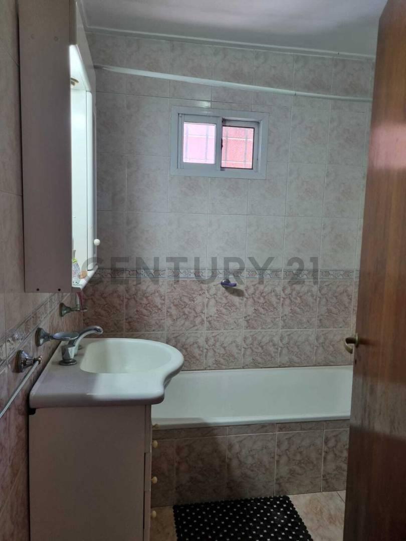 Foto de Casa de 1 dormitorio y parque amplio en City Bell, imagen 4
