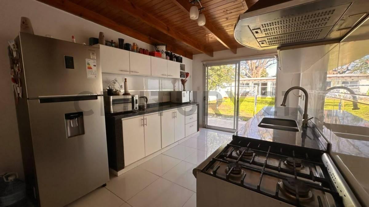 Foto de CASA EN VENTA GONNET, imagen 3