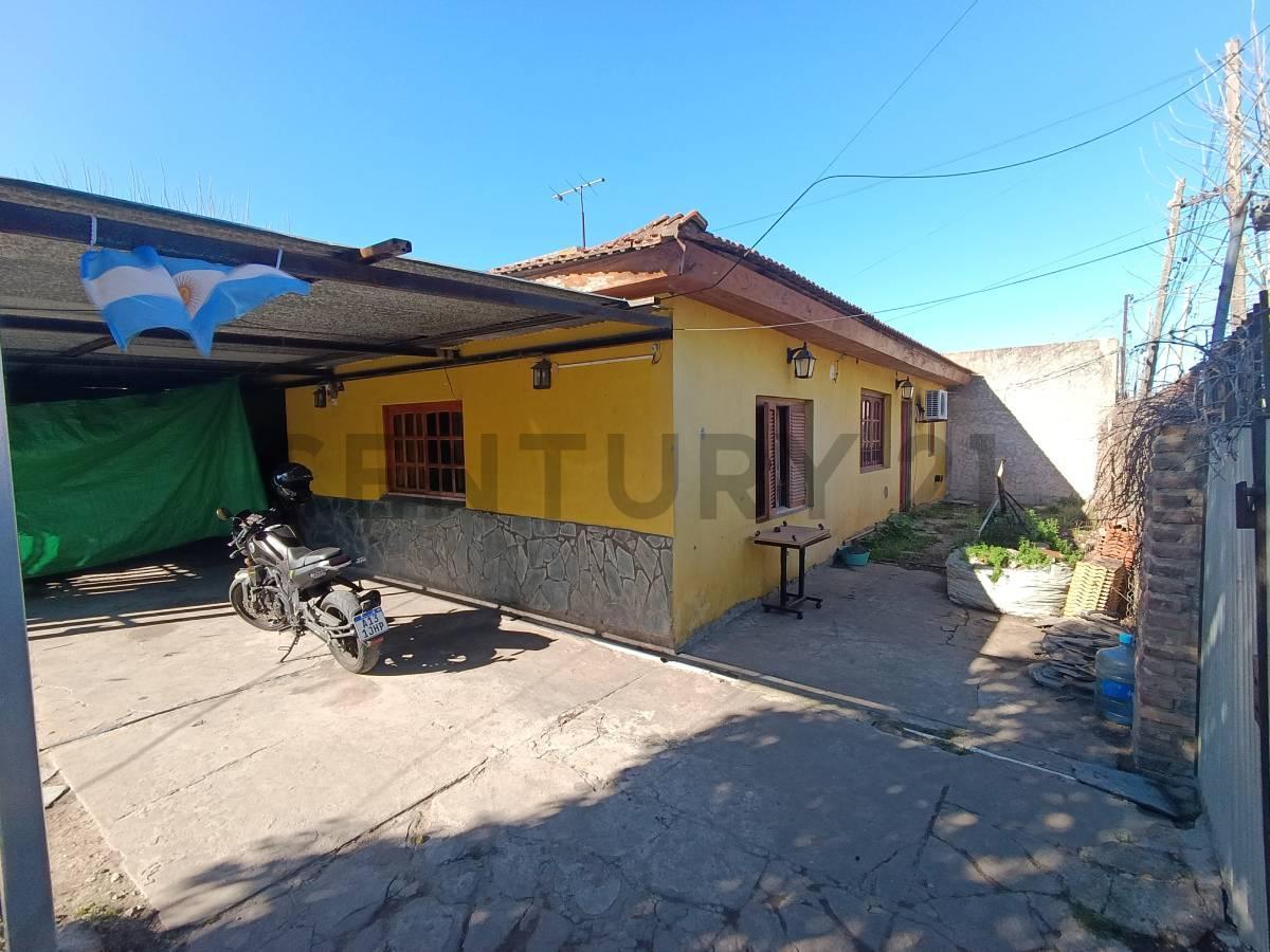 Foto de ¡Oportunidad en Berisso! Casa 2 dorm + local comercial, garage 2 autos, imagen 1