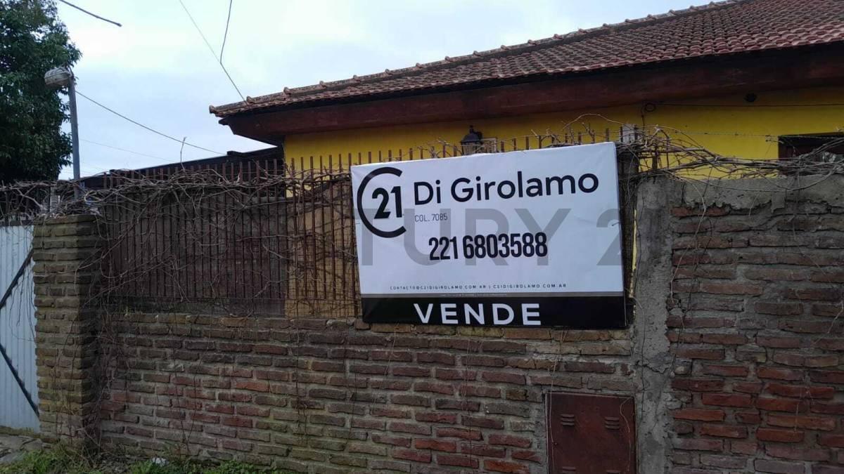 Foto de ¡Oportunidad en Berisso! Casa 2 dorm + local comercial, garage 2 autos, imagen 2