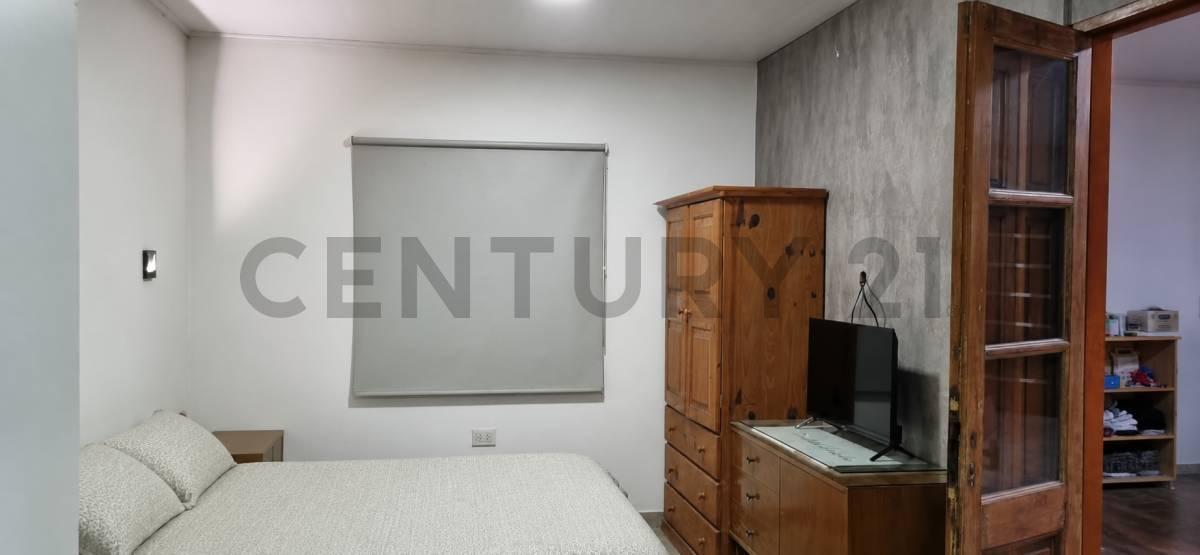 Foto de Moderna casa de 1 dormitorio con gran parque y parrilla sobre lote de, imagen 1