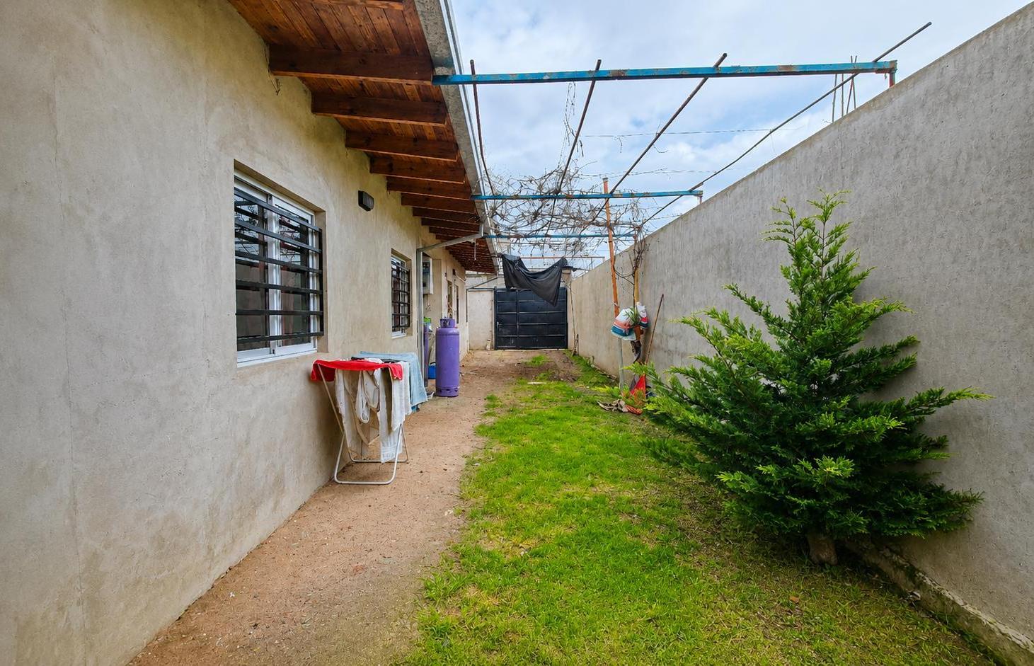 Foto de Venta de PH Dos dormitorios, Los Hornos, imagen 5