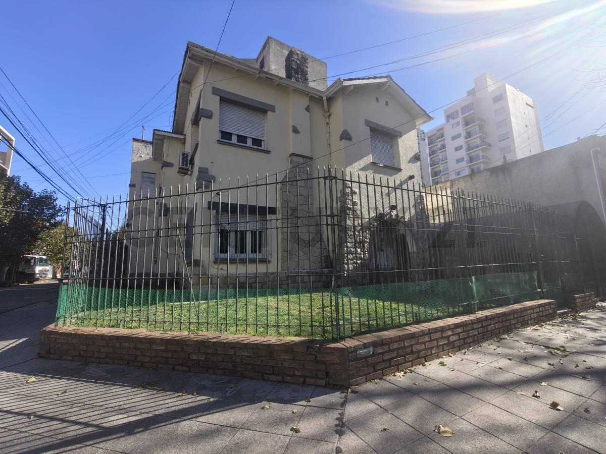 Foto de Chalet en venta 5 ambientes en Quilmes, imagen 2