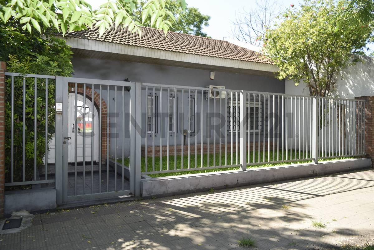 Foto de VENTA DE CASA. 4 AMB, COCHERA Y QUINCHO., imagen 4
