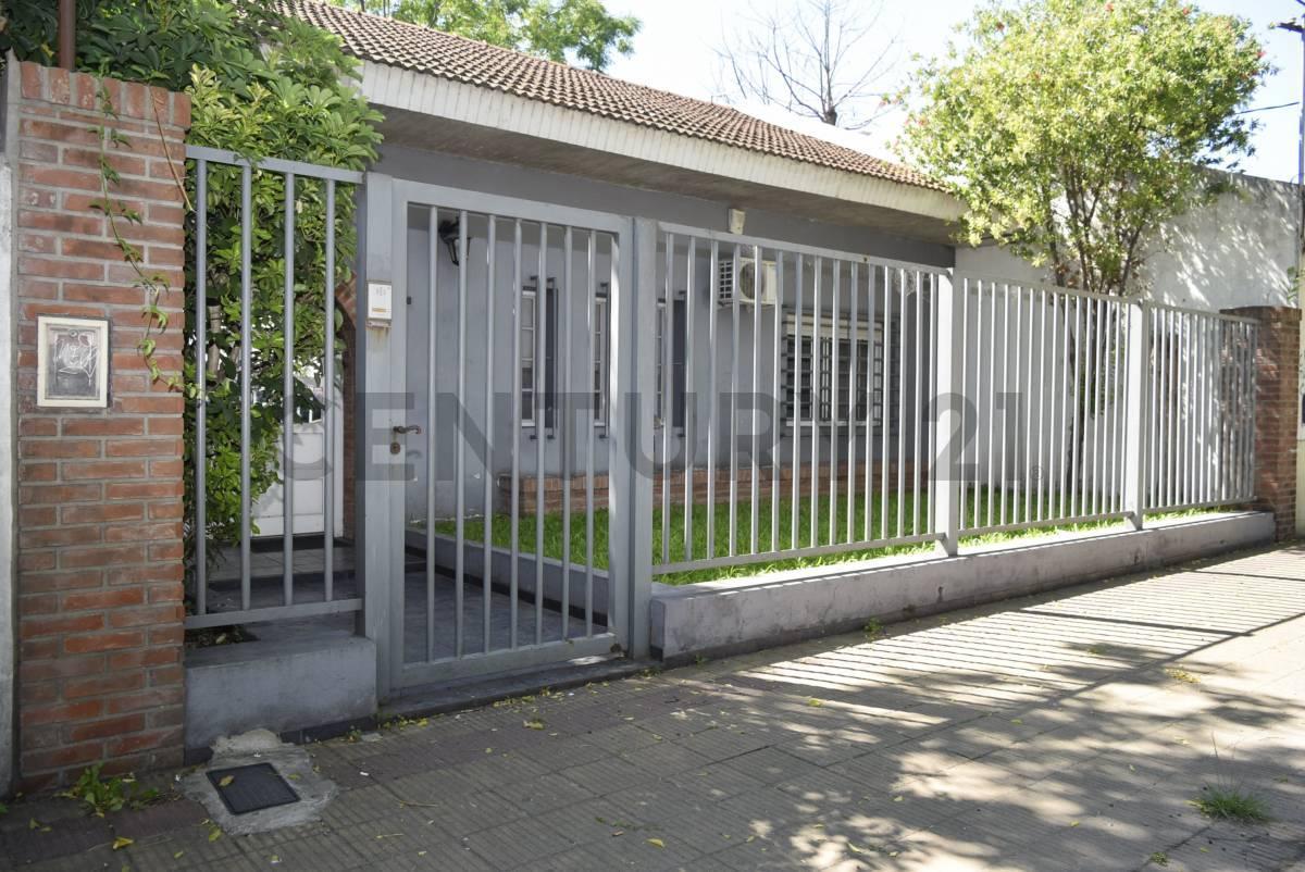 Foto de VENTA DE CASA. 4 AMB, COCHERA Y QUINCHO., imagen 1