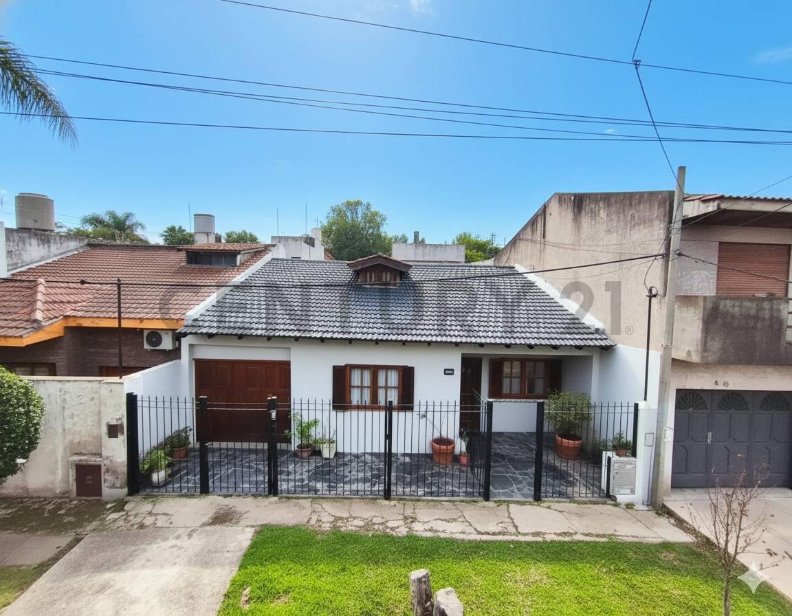 Foto de CASA EN VENTA 4 AMBIENTES MANUEL B GONNET LA PLATA BUENOS AIRES, imagen 2