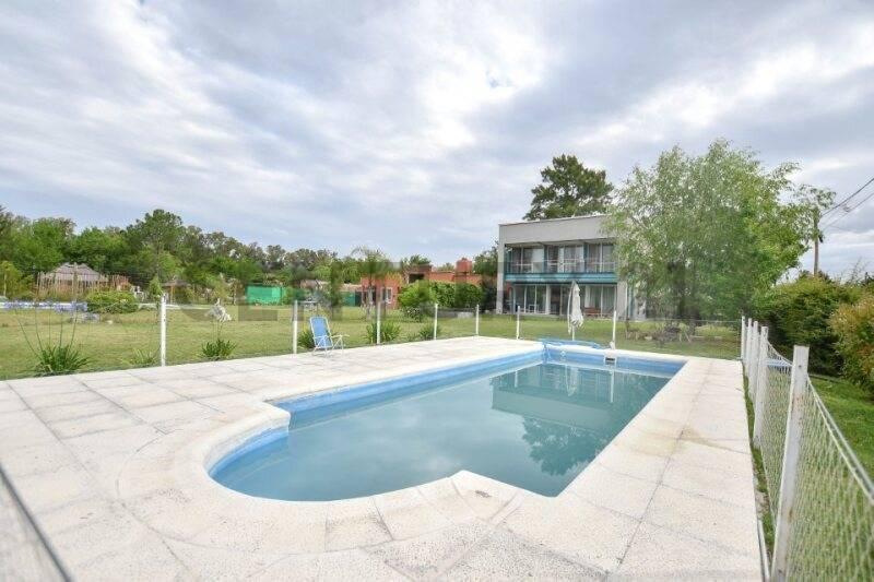 Foto de CASA EN VENTA CON PARQUE Y PILETA, BARRIO EL RODEO, imagen 1