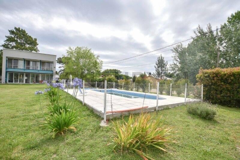 Foto de CASA EN VENTA CON PARQUE Y PILETA, BARRIO EL RODEO, imagen 2