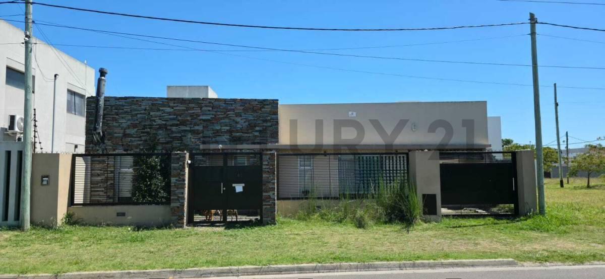 Foto de CASA EN VENTA EN NUEVO LORENZO, LA PLATA, imagen 2