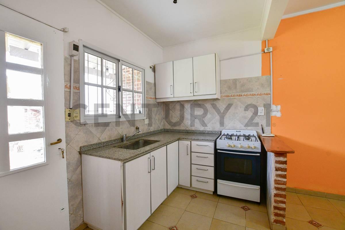 Foto de VENTA Casa 3 dormitorios con patio y cochera en City Bell., imagen 3