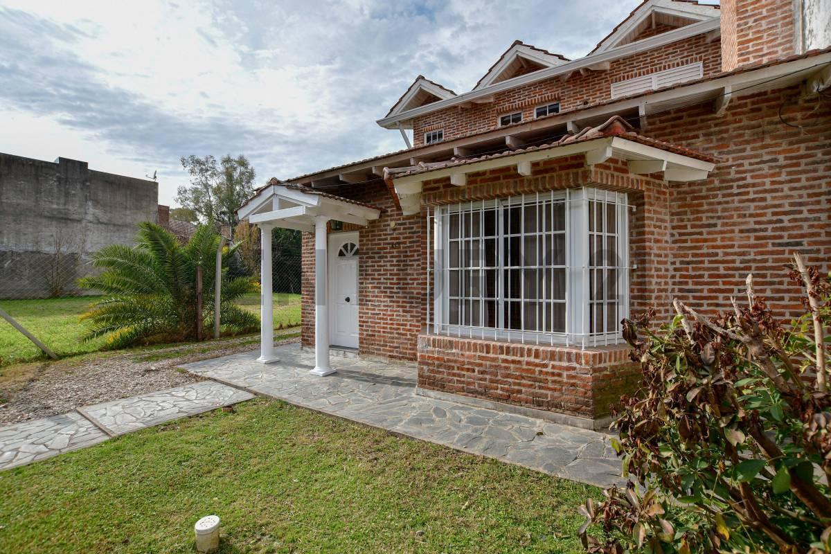 Foto de VENTA Casa 3 dormitorios con patio y cochera en City Bell., imagen 1