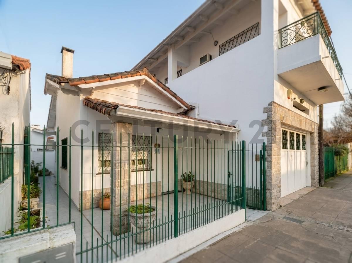 Foto de VENTA Casa 3 dormitorios, patio y pileta en venta City Bell., imagen 1