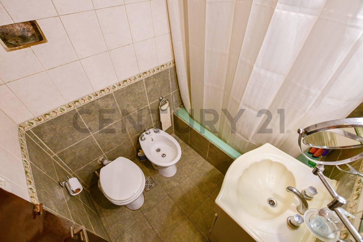 Foto de DEPARTAMENTO EN VENTA - 3 DORMITORIOS CON COCHERA, imagen 5