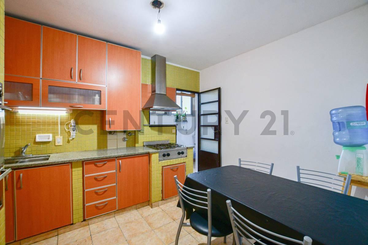 Foto de DEPARTAMENTO EN VENTA - 3 DORMITORIOS CON COCHERA, imagen 4