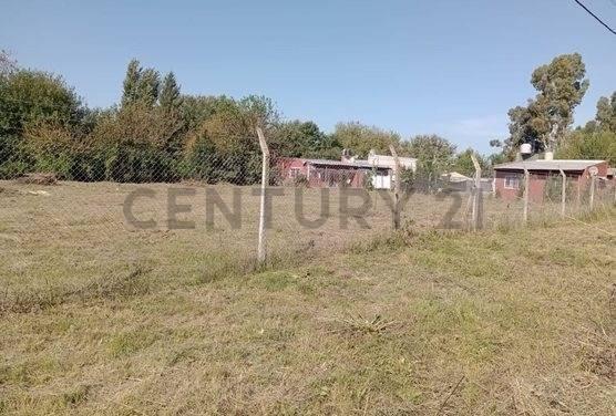 Foto de CASA EN VENTA CON EXCELENTE LOTE DE 2100m2 IDEAL CUALQUIER DESTINO, imagen 2