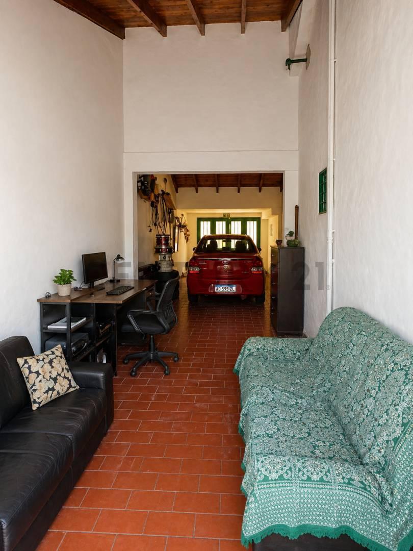 Foto de VENTA DE CASA TIPO CHALET EN OLMOS - 159 Y 46, imagen 5