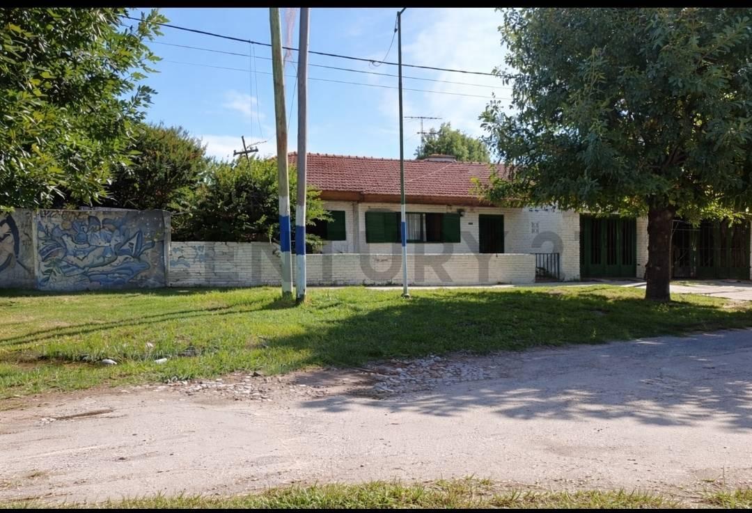 Foto de VENTA DE CASA TIPO CHALET EN OLMOS - 159 Y 46, imagen 2