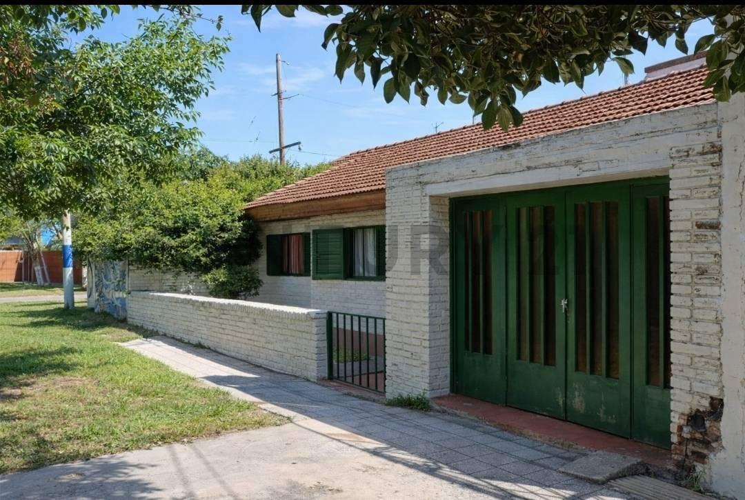 Foto de VENTA DE CASA TIPO CHALET EN OLMOS - 159 Y 46, imagen 3
