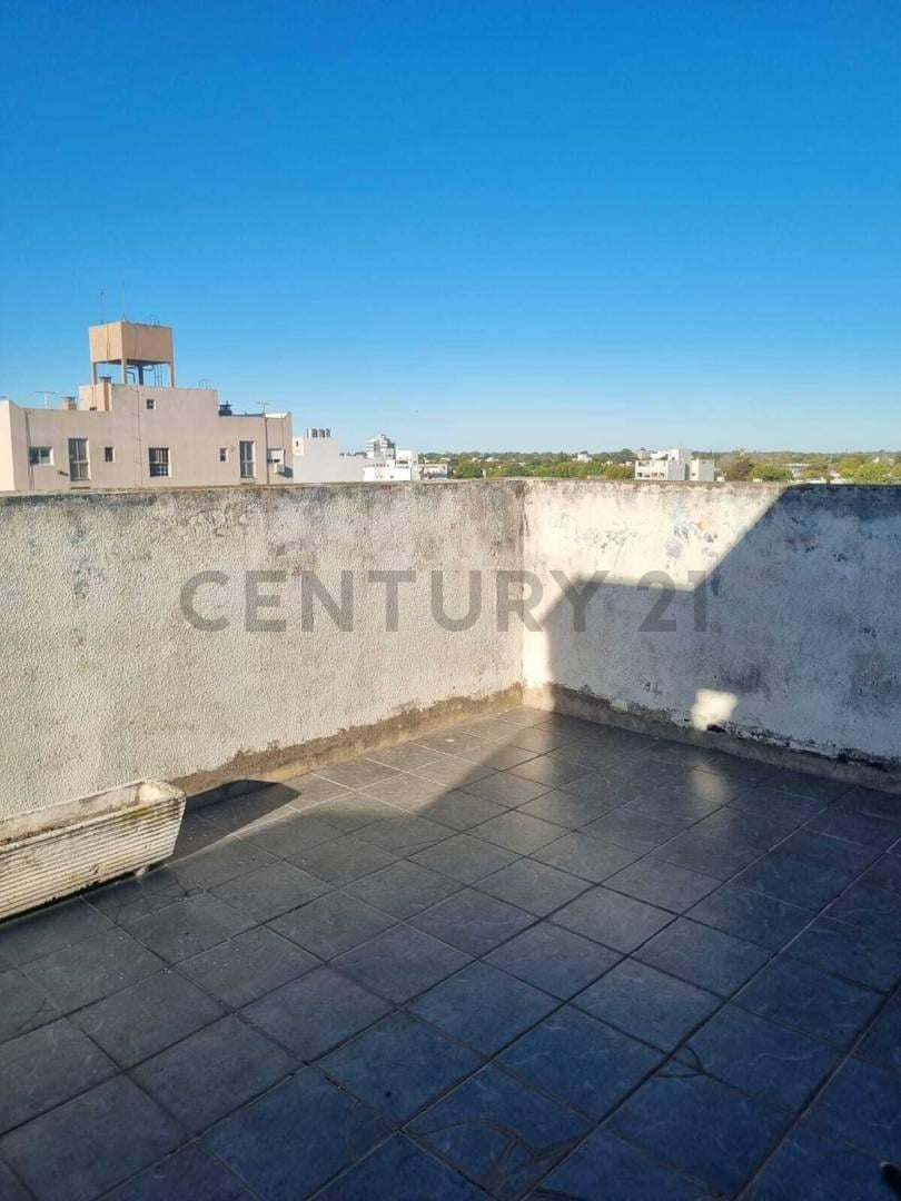 Foto de Departamento de 2 dormitorios, cochera y terraza propia en el casco., imagen 2