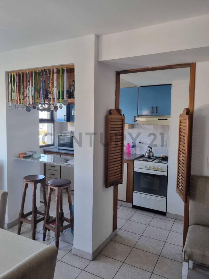 Foto de Departamento de 2 dormitorios, cochera y terraza propia en el casco., imagen 5